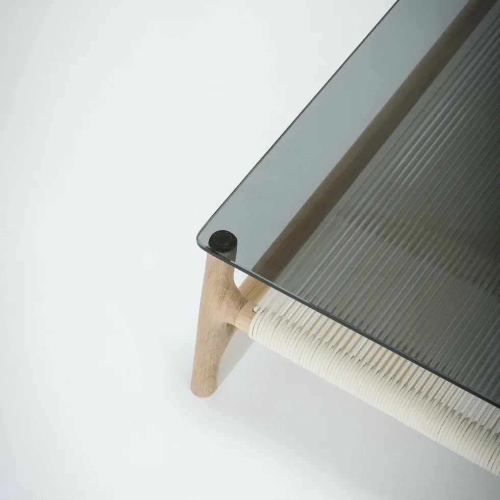 Table basse carrée en chêne blanchi huilé et verre trempé gris 90 x 90 cm Fawn - Gazzda