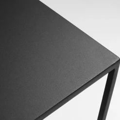 Table basse carré en métal noir 2 Wall - Custom Form