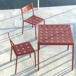 Table basse de jardin carrée en acier rouge Balcony - HAY