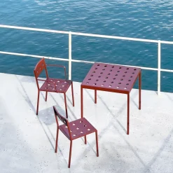 Table basse de jardin carrée en acier rouge Balcony - HAY