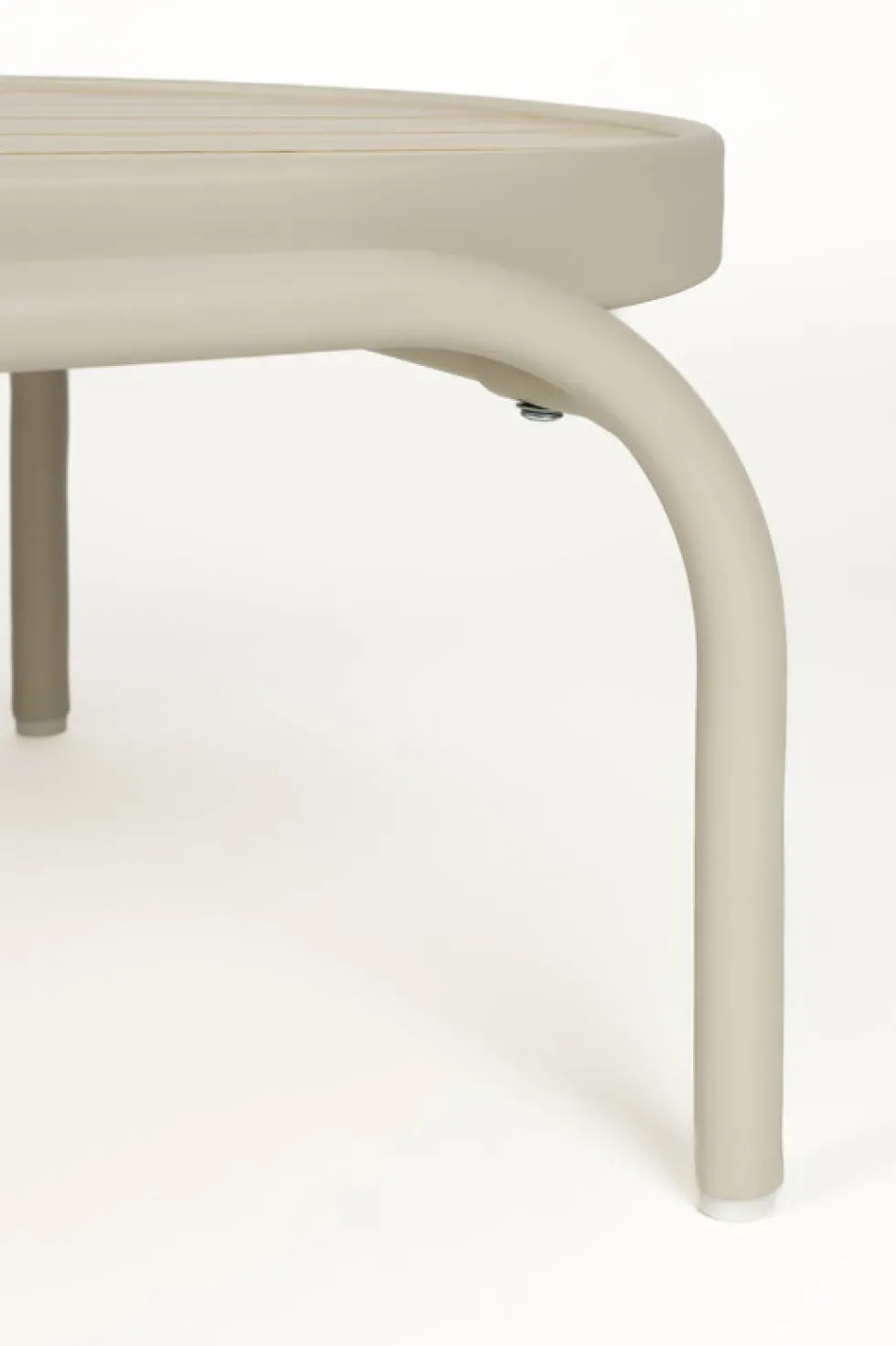 Table basse de jardin en aluminium beige et bois 110x62,5x32cm Vista - Zuiver