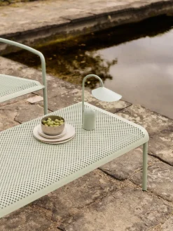 Table basse de jardin vert pâle en acier électro-galvanisé 114x38cm Dapple - Ferm Living