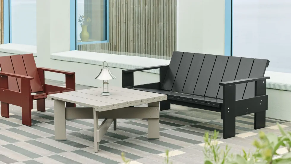 Table basse d'extérieur en pin laqué à l'eau noir 75,5 cm Crate - Hay