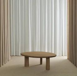 Table basse en chêne huilé massif 98,50x80x39cm Latch - Bolia