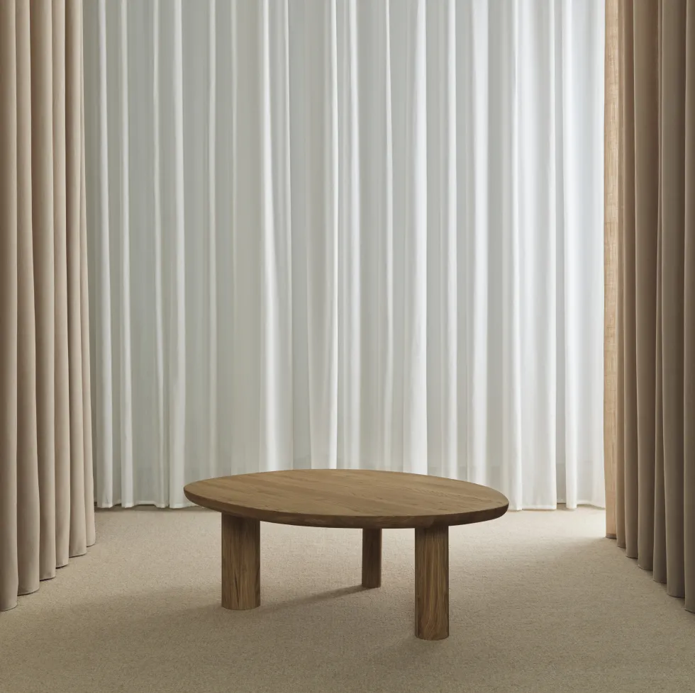 Table basse en chêne huilé massif 98,50x80x39cm Latch - Bolia