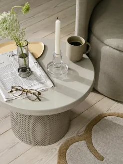 Table basse en métal émaillé blanc crème 50 x 36 cm Tulina - Broste Copenhagen