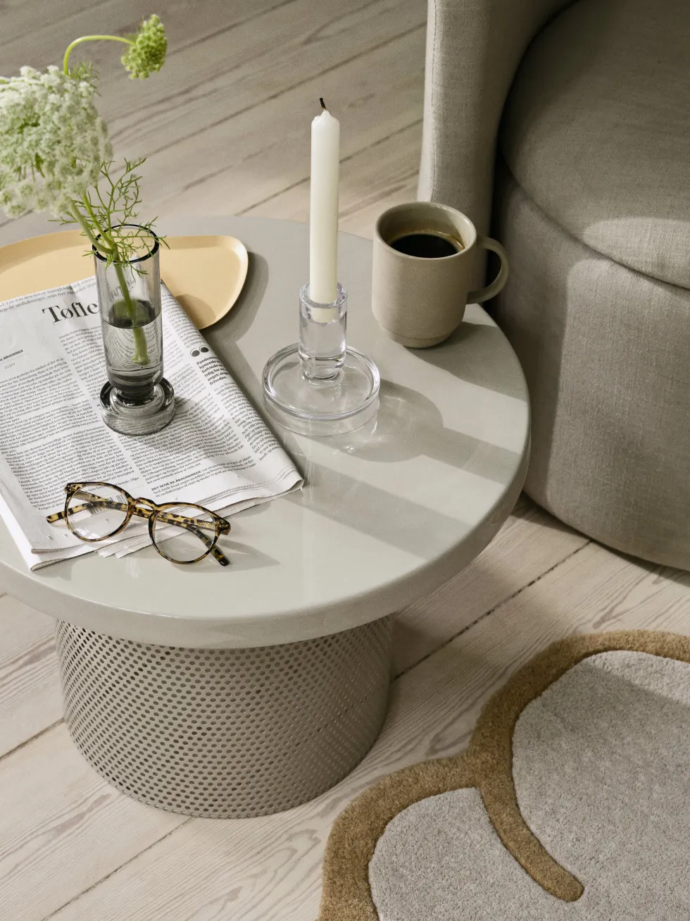 Table basse en métal émaillé blanc crème 50 x 36 cm Tulina - Broste Copenhagen
