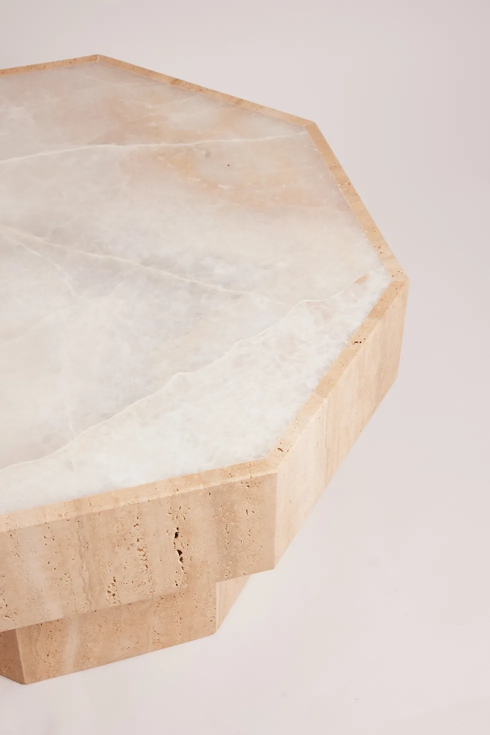 Table basse en travertin et ony blanc 80x38cm Simone - Studio Gaïa