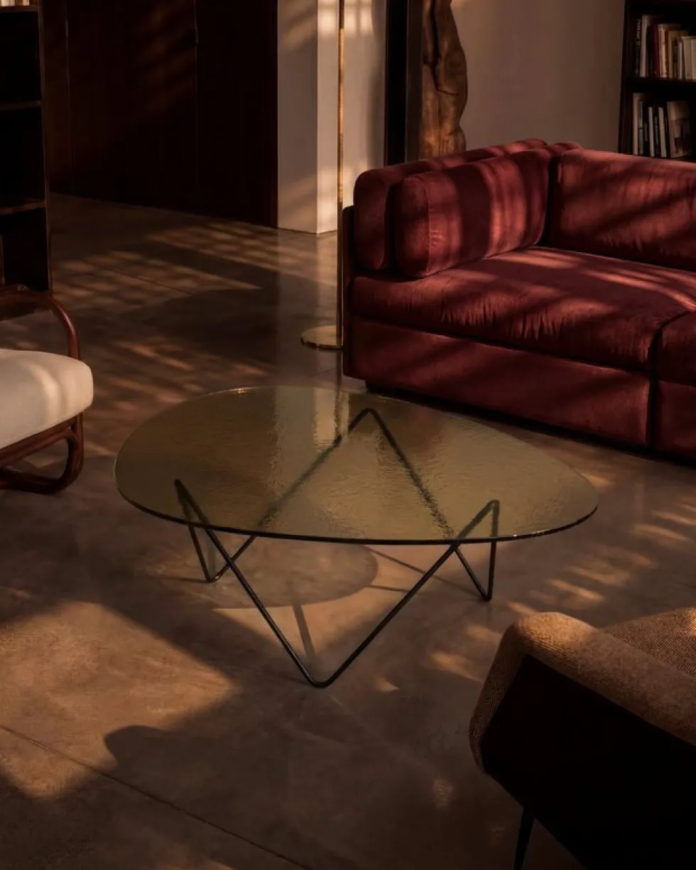Table basse en verre structuré transparent et acier noir mat 106cm Pedrera - Gubi