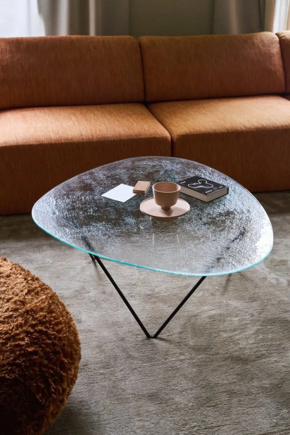 Table basse en verre structuré transparent et acier noir mat 106cm Pedrera - Gubi