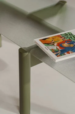 Table basse en verre trempé et structure en hêtre vert forêt 105x40,5cm Kob - noo.ma