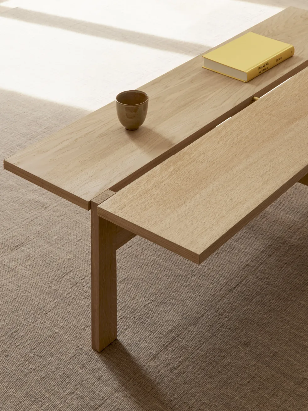 Table basse rectangulaire en chêne vernis naturel 115x50x30cm - Moebe
