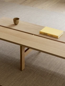 Table basse rectangulaire en chêne vernis naturel 115x50x30cm - Moebe