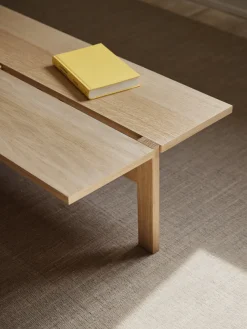 Table basse rectangulaire en chêne vernis naturel 115x50x30cm - Moebe