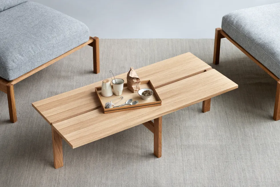 Table basse rectangulaire en chêne vernis naturel 115x50x30cm - Moebe