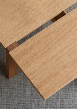 Table basse rectangulaire en chêne vernis naturel 115x50x30cm - Moebe