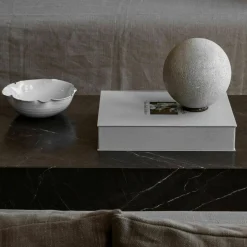 Table basse rectangulaire en marbre noir 100 x 60 cm Plinth Low - Audo