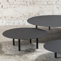 Table basse ronde en métal noir 78 x 25 cm 02 - Serax