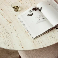 Table basse ronde en pierre blanche 110 cm Epic - Gubi