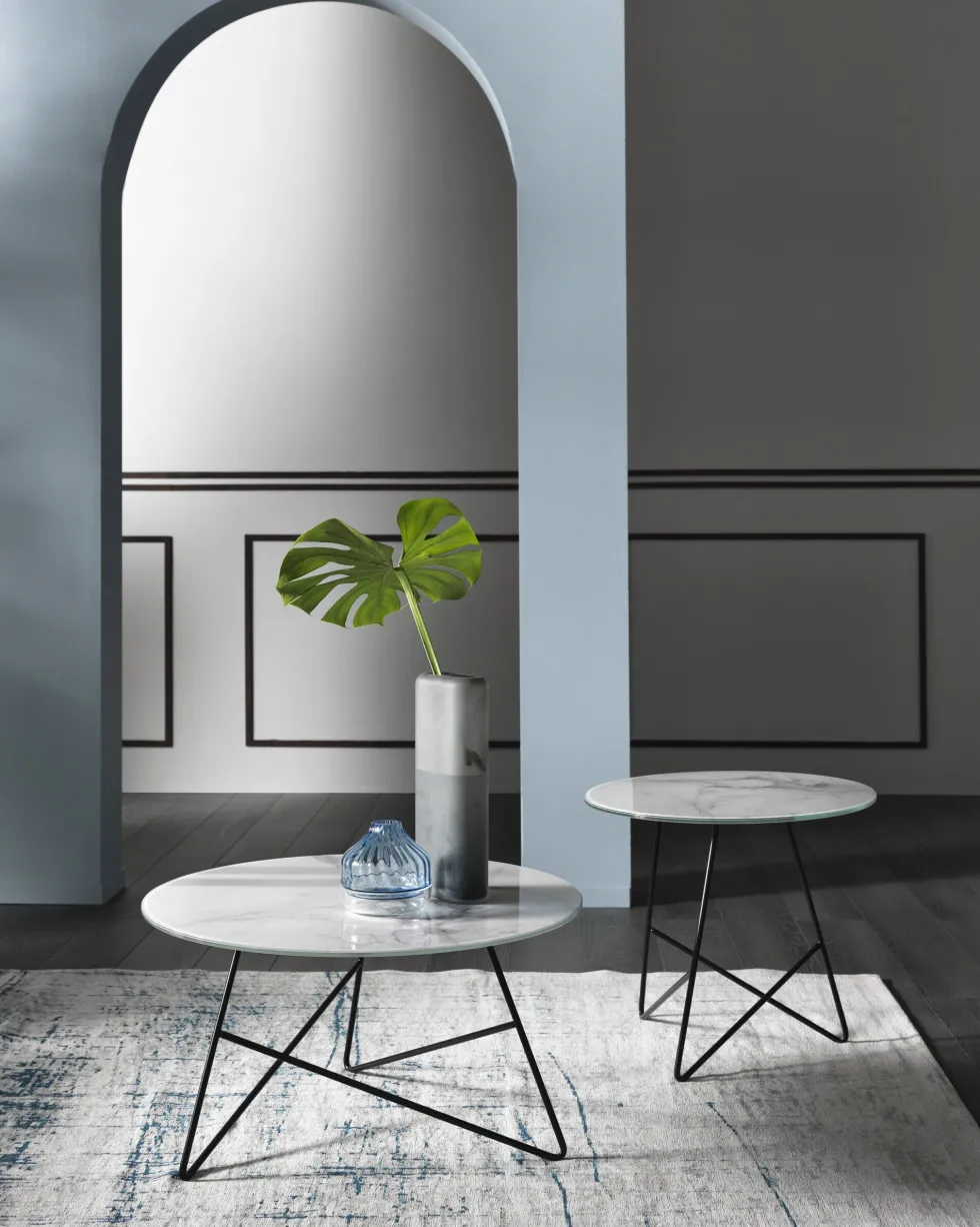 Table basse ronde en verre marbré calacatta blanc et base noire 50 x 44 cm Ermione - Meme Design
