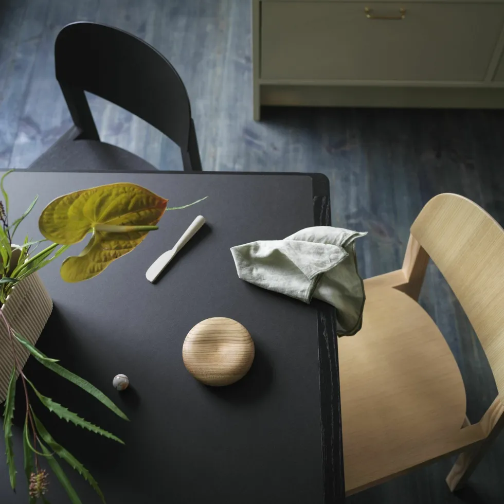 Table chêne laqué et noire 140 x 92 cm Workshop - Muuto