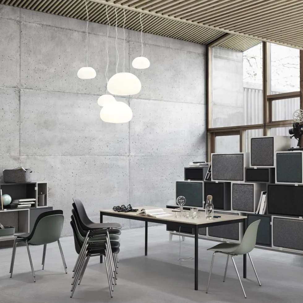 Table 140 cm en chêne piétement noir Base - Muuto
