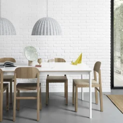 Table 140 cm en chêne piétement noir Base - Muuto