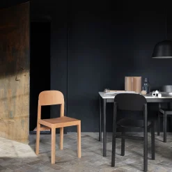 Table 140 cm en chêne piétement noir Base - Muuto