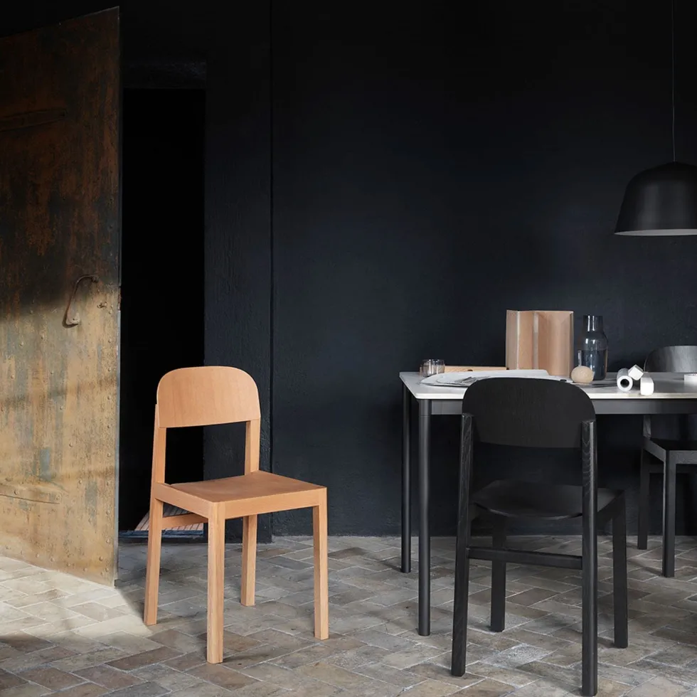 Table 140 cm en chêne piétement noir Base - Muuto
