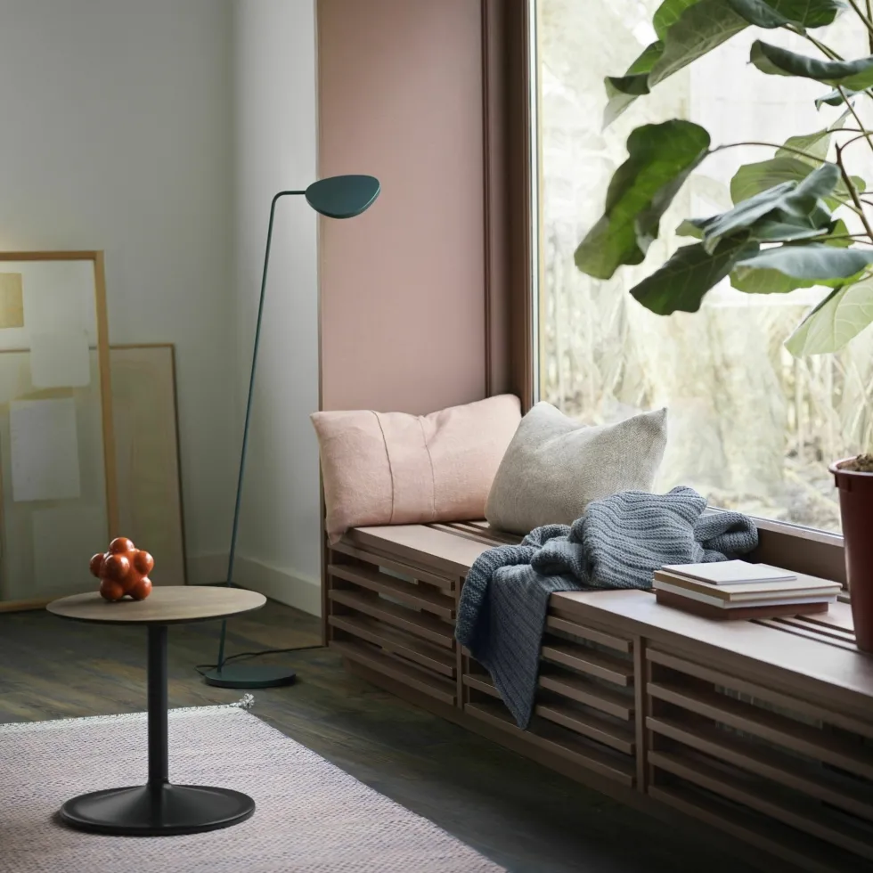 Table d'appoint chêne fumé et aluminium noir D 41 x H 40 cm Soft - Muuto