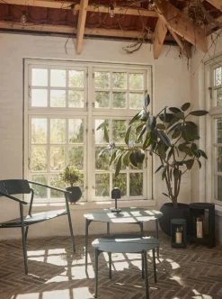 Table d'appoint de jardin en acier noir 70 x 45 cm Novo - AYTM