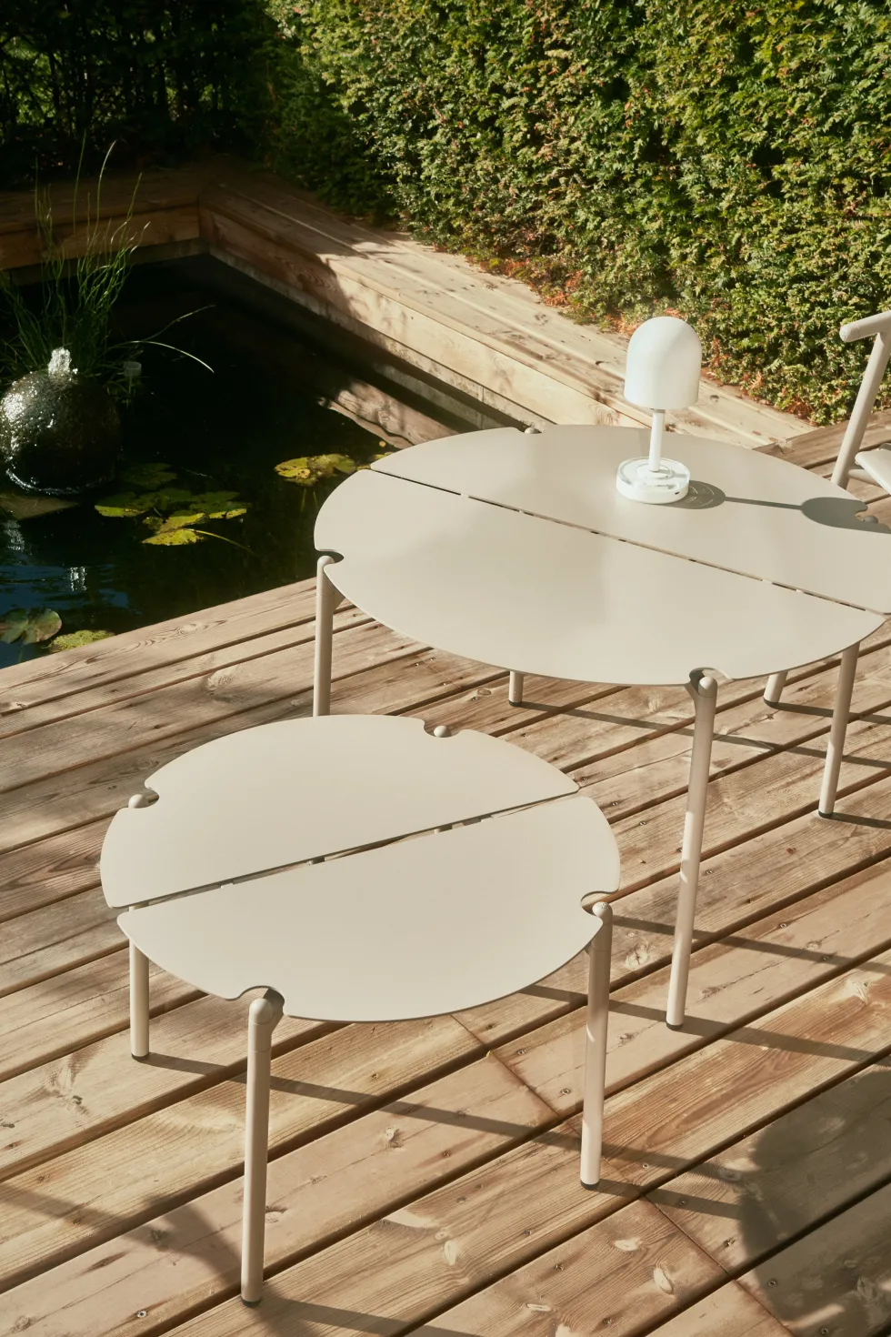 Table d'appoint de jardin en acier noir 70 x 45 cm Novo - AYTM