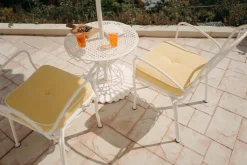 Table d'appoint de jardin ronde en métal blanc antique 65cm The Al Fresco - Business & Pleasure