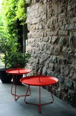 Table d'appoint d'extérieur en aluminium rouge 45cm EYELET - Houe