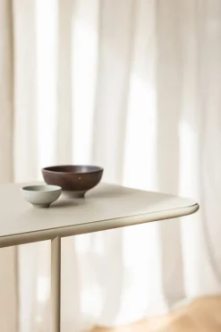 Table d'appoint en acier beige cashew 60x35cm Denya - Metallbude