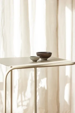 Table d'appoint en acier beige cashew 60x35cm Denya - Metallbude