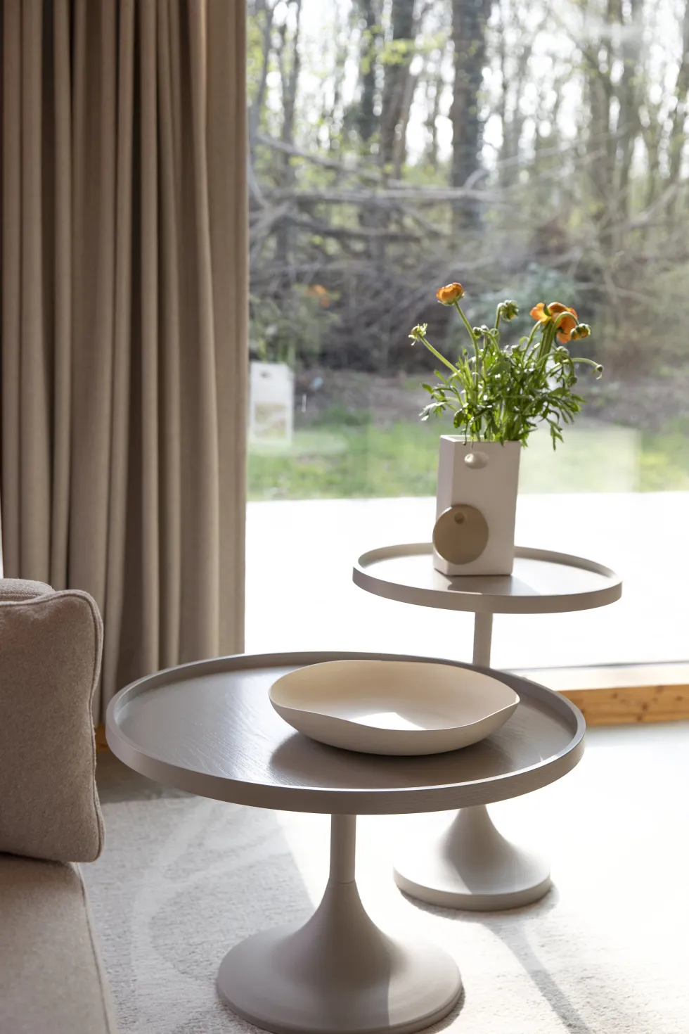 Table d'appoint en acier beige 46x56cm Jason - Zuiver