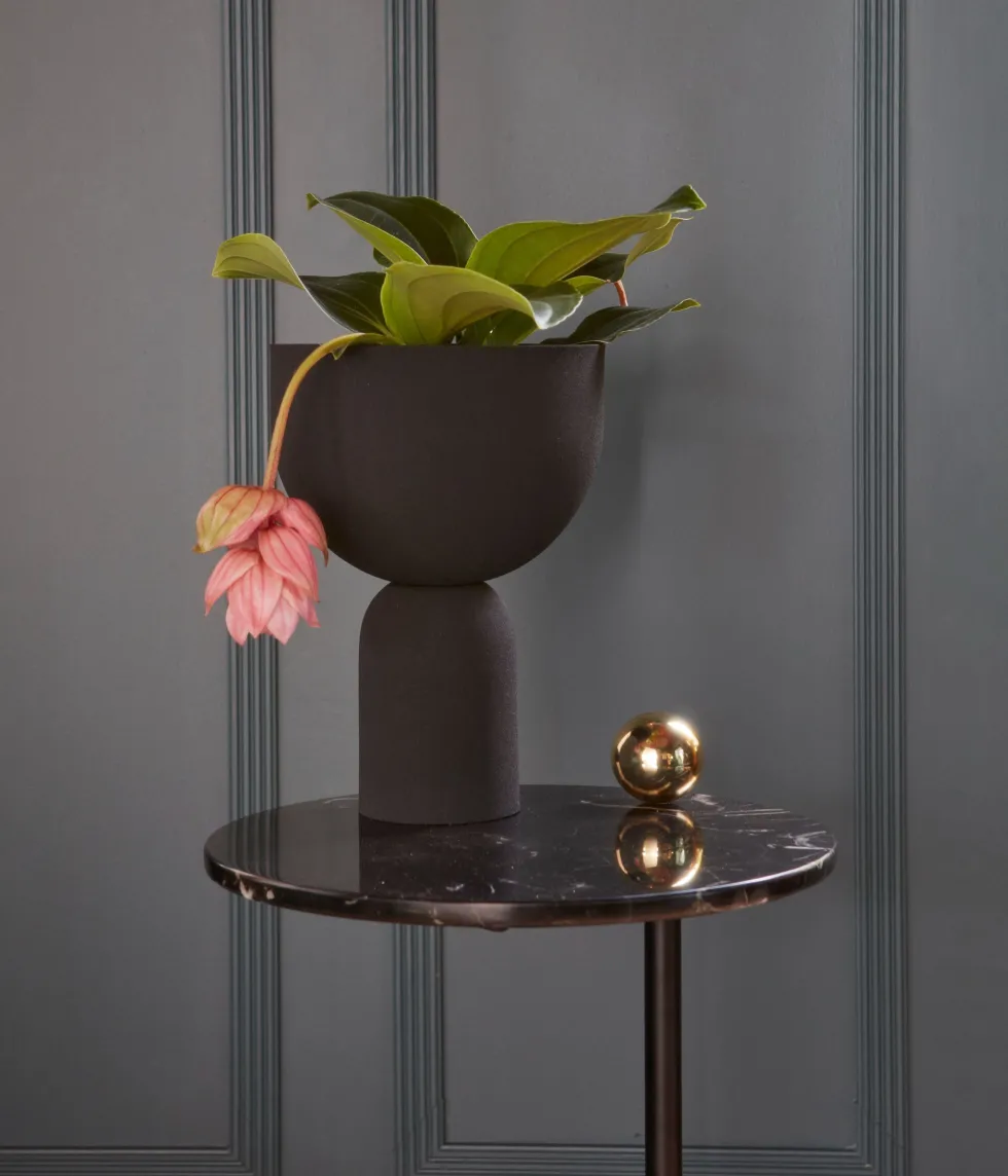 Table d'appoint en acier et travertin noir 40x60cm Castellum - AYTM