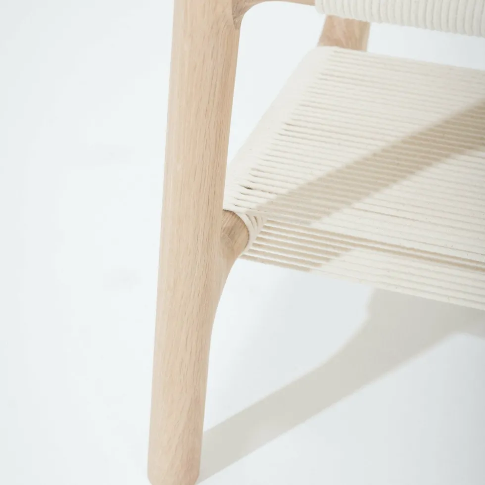 Table d'appoint en chêne blanchi huilé et verre trempé gris Fawn - Gazzda