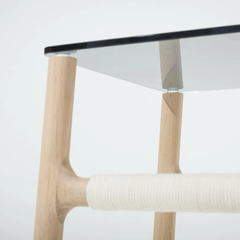 Table d'appoint en chêne blanchi huilé et verre trempé gris Fawn - Gazzda