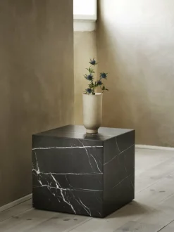 Table d'appoint en marbre kunis breccia 40 x 40 cm Plinth Cubic - Audo