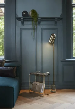 Table d'appoint en marbre noir avec porte revues en acier doré Sino - AYTM
