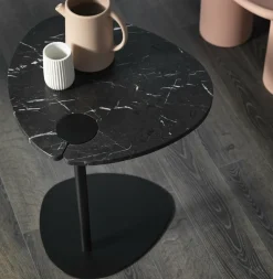 Table d'appoint en marbre noire et piétement noir Hug - Meme Design