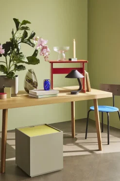 Table d'appoint et rangement en frêne gris et jaune Vault - Hübsch