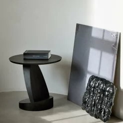 Table d'appoint noire en teck Oblic - Ethnicraft Accessories