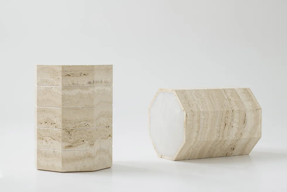 Table d'appoint octogonale en travertin et onyx blanc 39x50cm Gisou - Studio Gaïa