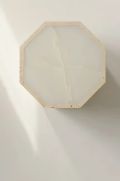 Table d'appoint octogonale en travertin et onyx blanc 39x50cm Gisou - Studio Gaïa