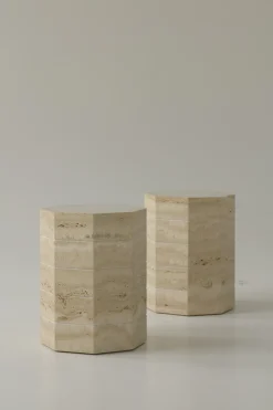Table d'appoint octogonale en travertin et onyx blanc 39x50cm Gisou - Studio Gaïa