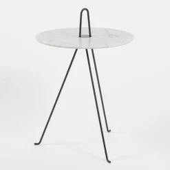 Table d'appoint ronde en marbre de carrare et acier noir 42 x 62 cm Tipi - Objekto