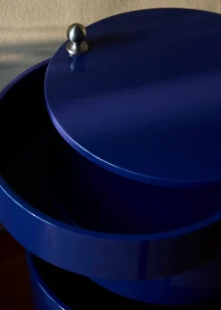 Table d'appoint sur roues en bois moulé deep blue Barboy - Verpan